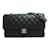 Chanel Bolsa Média Clássica com Aba Forrada com Caviar Preto Couro  ref.1193507