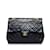 Bolso de hombro con solapa y forro de piel de cordero clásico, mediano y alto de Chanel negro Cuero  ref.1213530