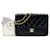 Timeless Bolsa Chanel Classic com aba de ombro em pele de cordeiro acolchoada preta e detalhes dourados Preto Couro  ref.1215713