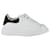 Sneakers oversize Alexander Mcqueen in pelle bianca Bianco  ref.1294547