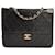 Chanel Bolsa de ombro Chanel Classic matelassê em couro preto  ref.1295837