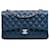 Bolsa de ombro com aba azul Chanel média clássica forrada de pele de cordeiro Couro  ref.1313418