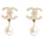 Chanel Ohrring-Clips in hellem Gold, Maxi-Steppmuster CC und schickem Perlendesign Golden Metall  ref.1315712