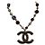 Collana Chanel con perle e pendente CC in tweed dorato D'oro