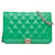 Portefeuille vert Chanel en cuir d'agneau garçon sur sac à bandoulière chaîne  ref.1389290