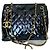 Mademoiselle Bolso de hombro de cuero charol con acolchado de diamante y colgante de medallón CC de CHANEL. Negro
