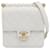 Borsa a tracolla piccola bianca Chanel in pelle di agnello chic con perle Bianco  ref.1498942