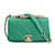 Bolso de hombro de cordero verde Chanel con cadena  ref.1515549