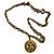 Collana Chanel 2cc8 in metallo dorato con pendente rotondo D'oro