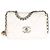 Bolsa Chanel 19 pequena em couro de cordeiro acolchoado branco