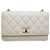 Borsa a spalla Chanel in pelle di agnello matelassé con marchio Coco Bianco - vista 2