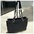 Trendy CC CHANEL Tote Grande de Compras de Caviar Acolchado CC Negro Hardware de plata - vista 5