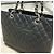 Trendy CC CHANEL Tote Grande de Compras de Caviar Acolchado CC Negro Hardware de plata - vista 6