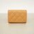 Portafoglio pieghevole Chanel in pelle caviar beige - vista 10