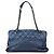 Bolso de compras chic de caviar iridiscente acolchado azul Chanel Azul oscuro