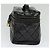 CHANEL Matelassé Vanity Pouch Smalto Nero Oro CC Auth bs26105 D'oro - vista 3