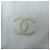 Chaqueta de mezclilla recortada con botones COCO de algodón Chanel con camelia en relieve Blanco - vista 9