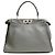 e la borsa iconica Fendi Peekabo Grigio