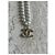Sautoir Chanel en perles blanches et vertes avec pendentif CC Doré - vue 5