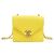 Executive Chanel Borsa a soffietto in pelle di vitello chevron piccola Giallo