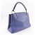 Borsa Capucines in pelle MM Louis Vuitton Blu - vista 3