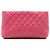 Clutch Kiss Lock de piel de cordero acolchada rosa de Chanel