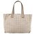 CHANEL Nuova Borsa Tote da Viaggio Nylon Beige Oro CC Auth gh841 D'oro - vista 2