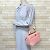 Borsa da bowling in pelle rosa Chanel usata - vista 2