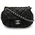 Borsa a spalla in pelle di agnello matelassé nera di Chanel Nero