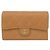 Cartera tri-fold de piel de ternera granulada beige Chanel