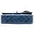 Chanel Azul Medio Clásico en Piel de Ternera Glaseada Camelia Doble Solapa Azul oscuro - vista 3