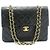 CHANEL Bolsa de Ombro Clássica com Dupla Aba em Couro de Cordeiro Preto - vista 2