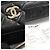 Vanity Chanel Schminktasche mit Obergriff aus schwarzem Lammleder und Kamelienblüte (eingebauter Chip) - Ansicht 7