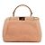 Fendi Bolsa crossbody mini em shearling rosa bebê Peekaboo - vista 3
