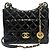 Chanel Borsa hobo con catena in nero lucido stropicciato medio