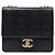 Chanel Borsa a spalla nera CC in rilievo con catena