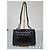 Chanel Schwarze Gepolsterte Lackleder Maxi Klassische Einzelflap-Tasche - Ansicht 2