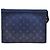 Pochette Voyage MM Taiga de Louis Vuitton Bleu