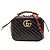 Bolsa de couro matelassé preto GG Marmont diagonal da Gucci com alças de bambu.