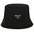 Prada Cappello bucket nero in Re-Nylon con logo in metallo