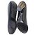 Scarpe con tacco Gucci in pelle nera con borchie dorate