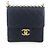 Chanel Borsa a tracolla con patta in perle Nero