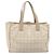 CHANEL Nova Bolsa Tote de Viagem Nylon Bege Ouro CC Auth ti3788 Dourado - vista 2
