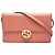 Billetera de cuero rosa Gucci con logo G entrelazado en la correa