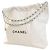 Bolsa Chanel 22 em couro de vitelo brilhante branco Medium - vista 3