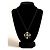 Collana Chanel Paris-Bombay Métiers d'Art 2012 con Pendente Nero Bianco Beige Metallico - vista 3