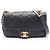Borsa a tracolla Chanel Matelassé in pelle nera Nero