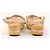 Stuart Weitzman Sandali con zeppa in pelle beige e perle - vista 3