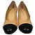 Timeless Décolleté Chanel Cap Toe in pelle beige - vista 2