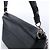 Borsa a tracolla Louis Vuitton Twist MM in pelle Epi nera M50282 Nero - vista 5